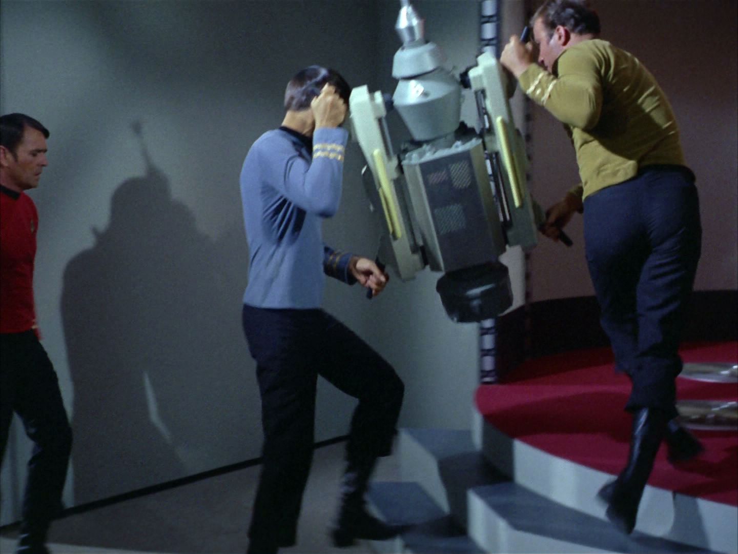 ariane179254_StarTrek_2x03_TheChangeling_1346.jpg