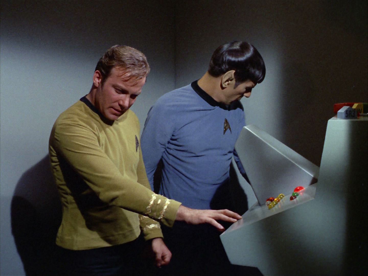ariane179254_StarTrek_2x03_TheChangeling_1369.jpg