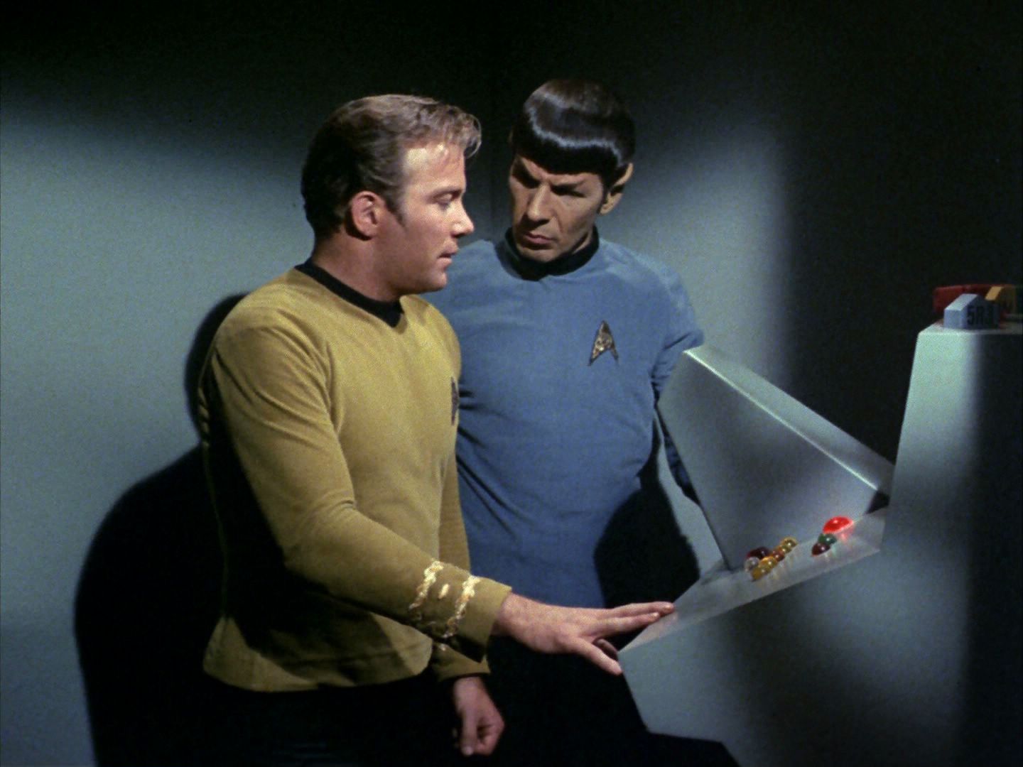 ariane179254_StarTrek_2x03_TheChangeling_1373.jpg