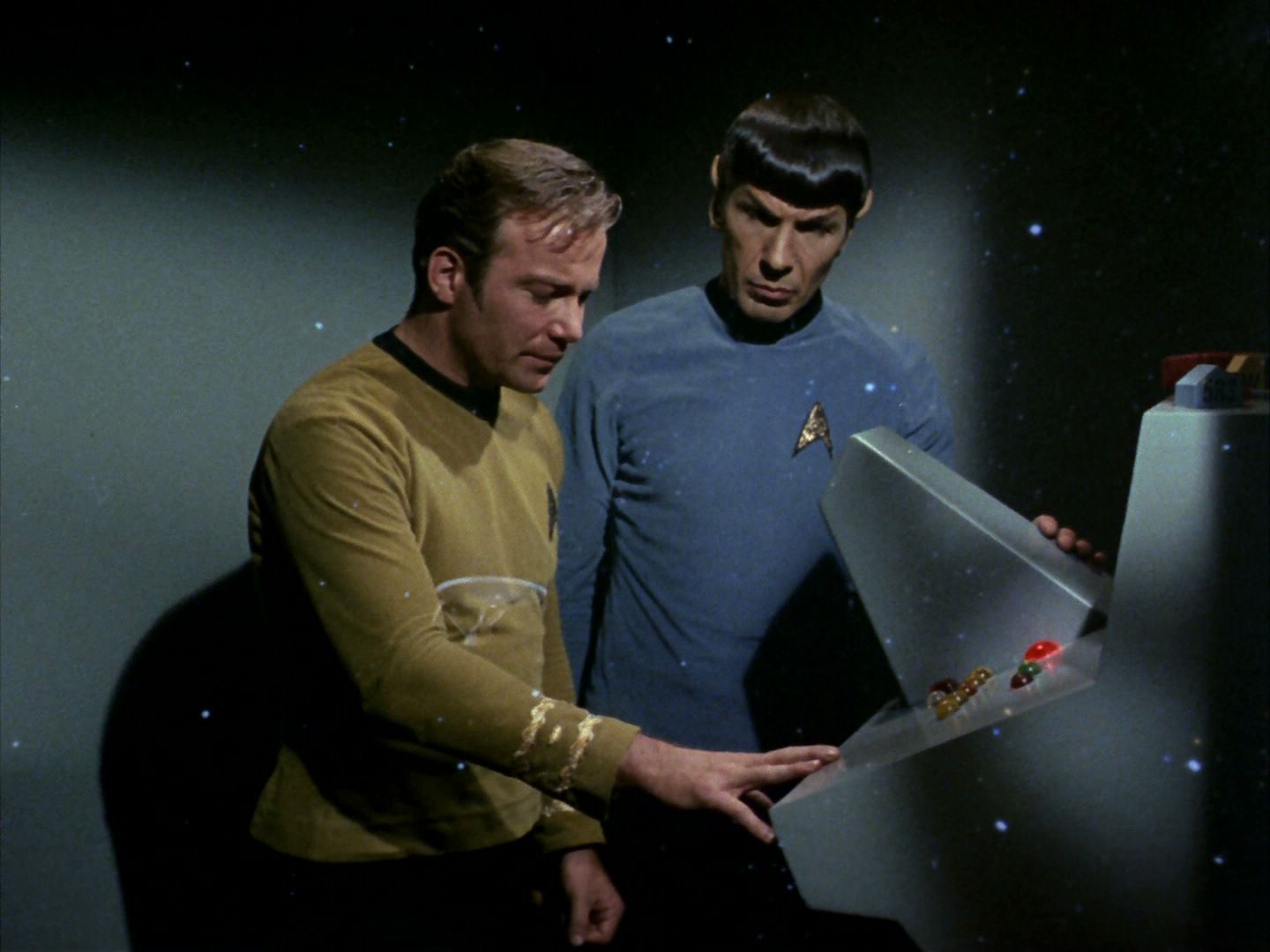 ariane179254_StarTrek_2x03_TheChangeling_1375.jpg