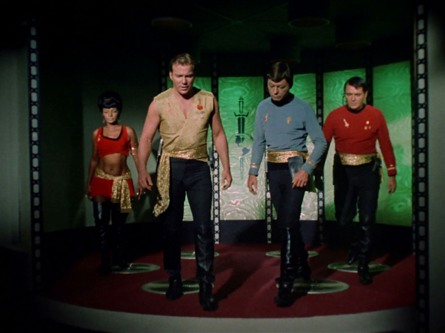 ariane179254_StarTrek_2x04_MirrorMirror_0070.jpg