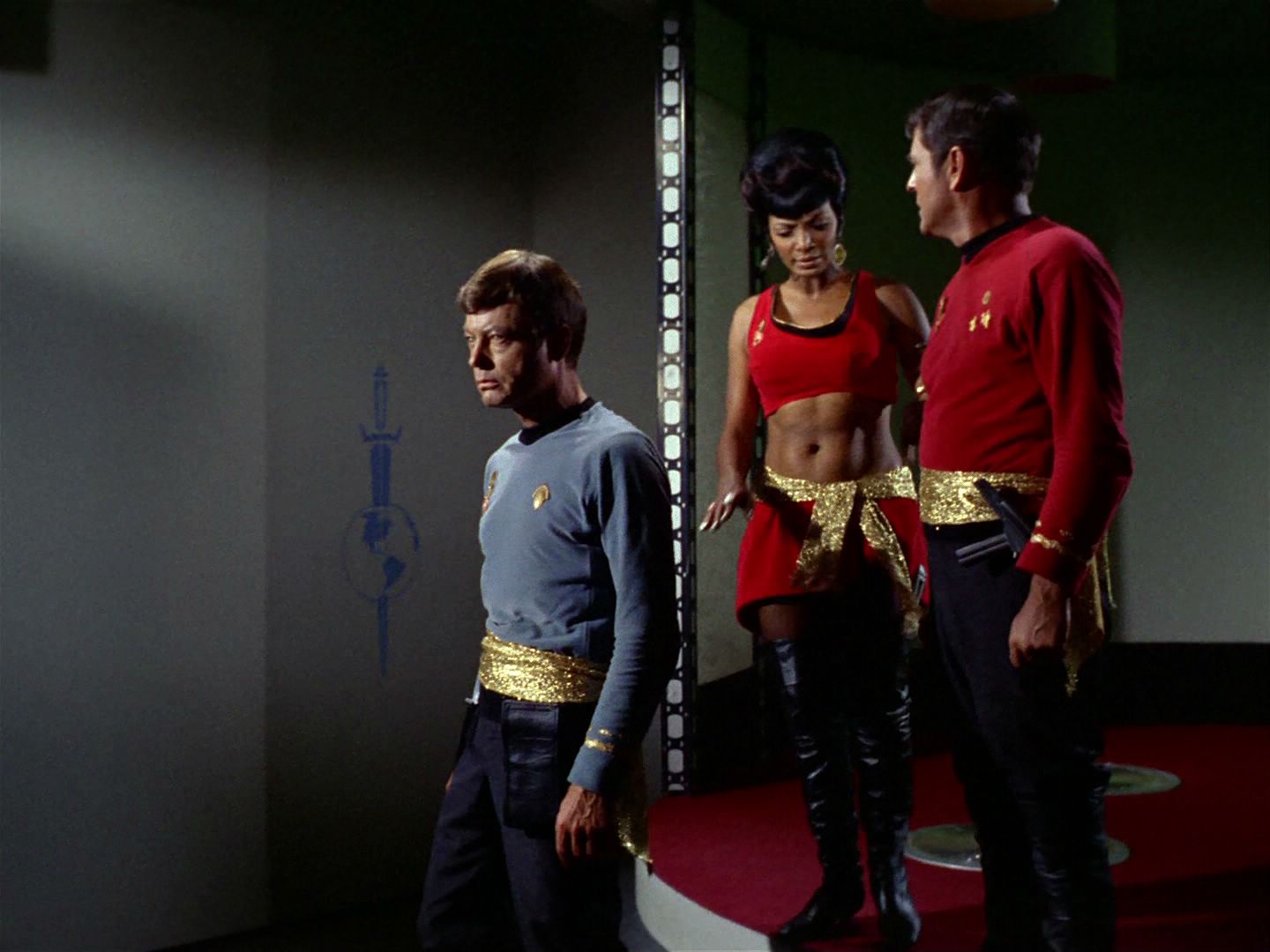 ariane179254_StarTrek_2x04_MirrorMirror_0091.jpg