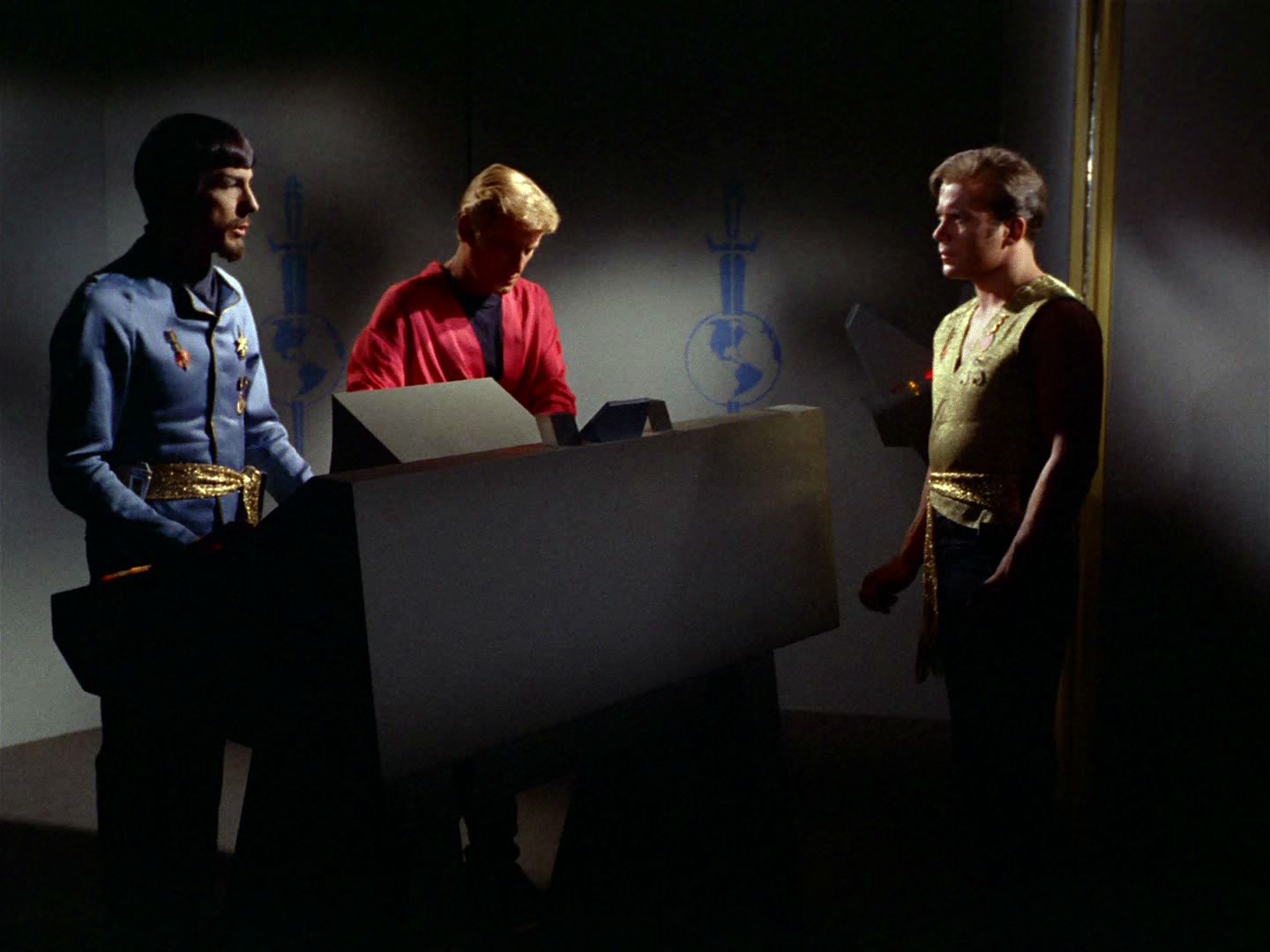 ariane179254_StarTrek_2x04_MirrorMirror_0105.jpg