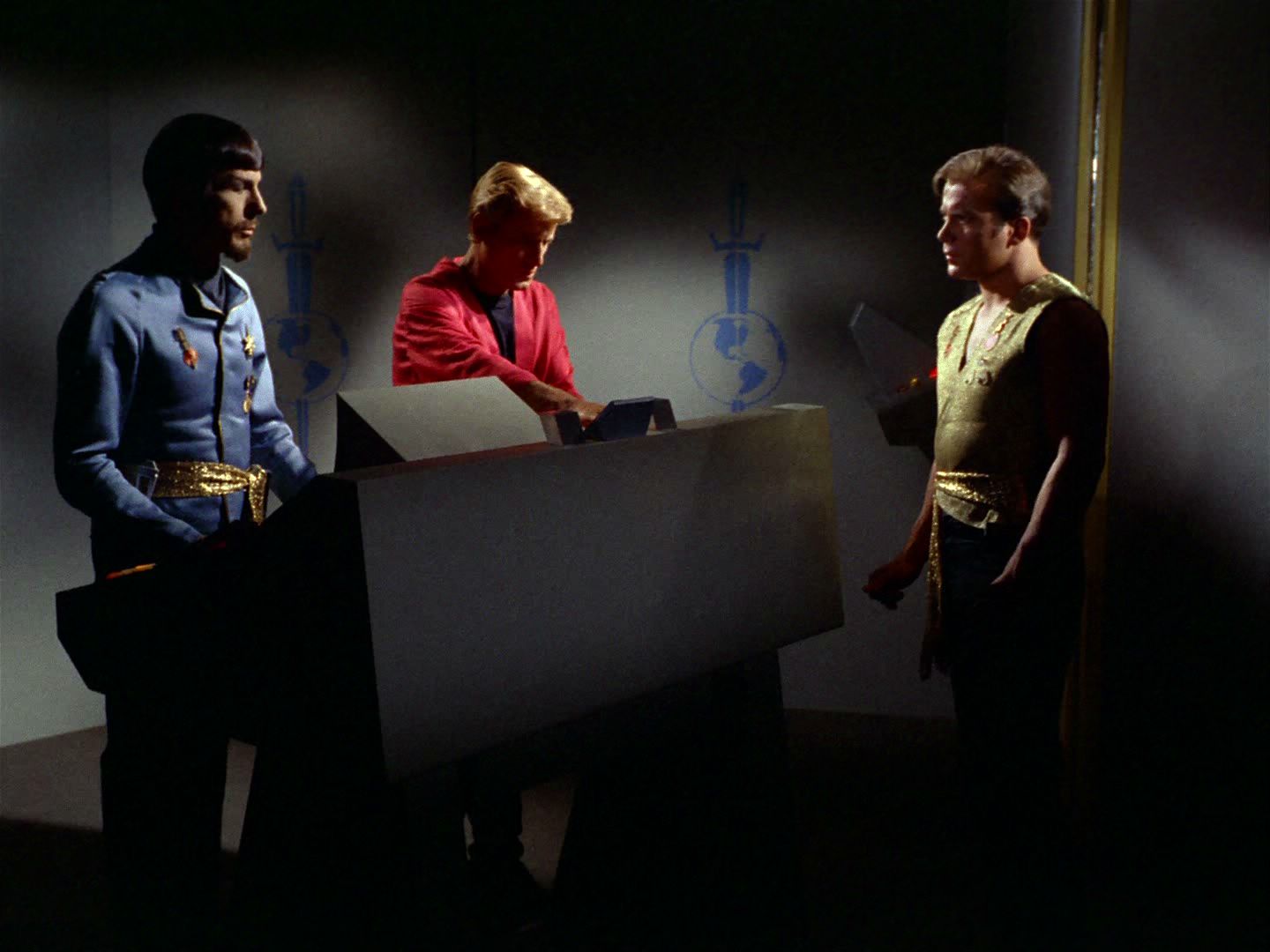 ariane179254_StarTrek_2x04_MirrorMirror_0106.jpg