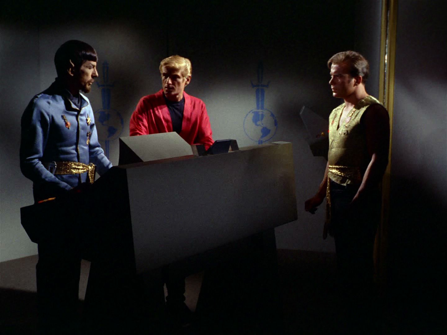ariane179254_StarTrek_2x04_MirrorMirror_0107.jpg