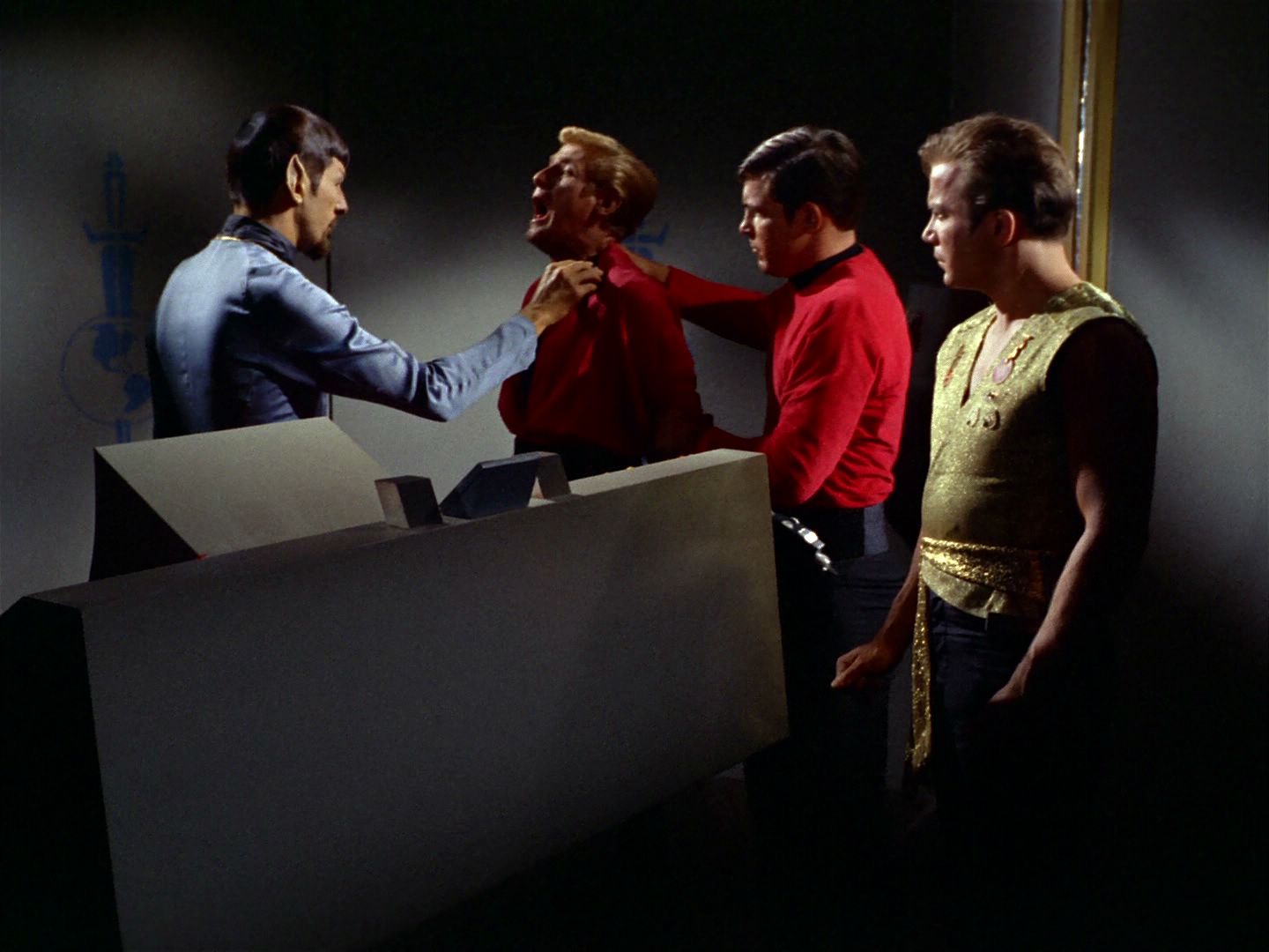 ariane179254_StarTrek_2x04_MirrorMirror_0119.jpg