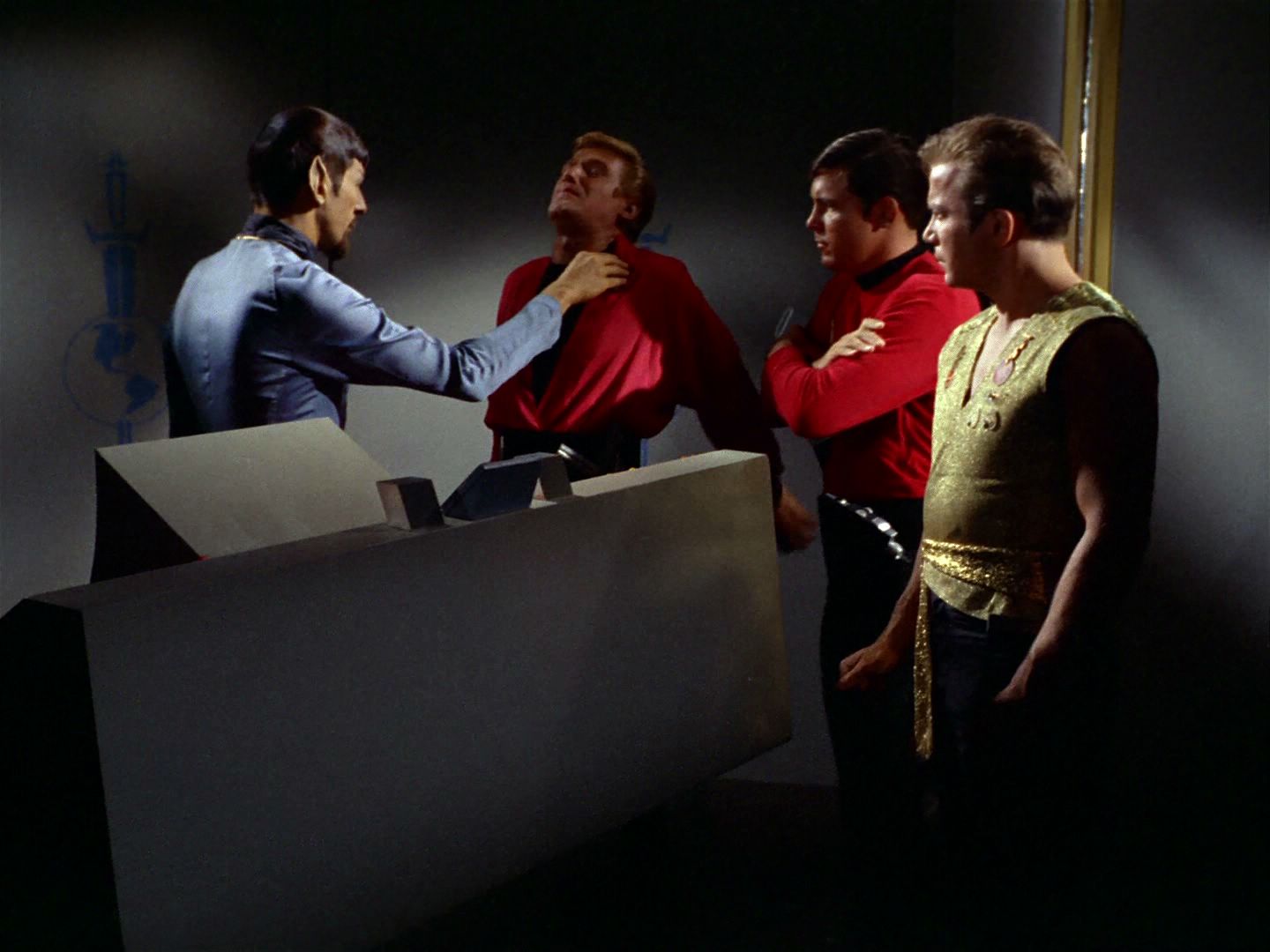 ariane179254_StarTrek_2x04_MirrorMirror_0120.jpg