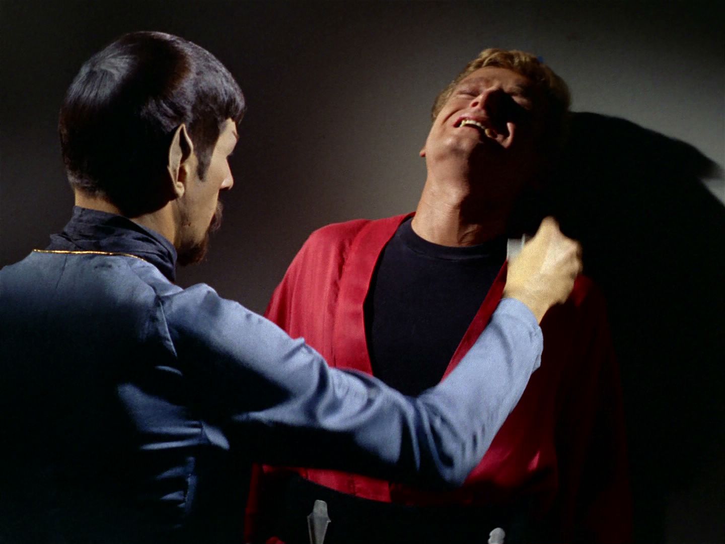 ariane179254_StarTrek_2x04_MirrorMirror_0125.jpg