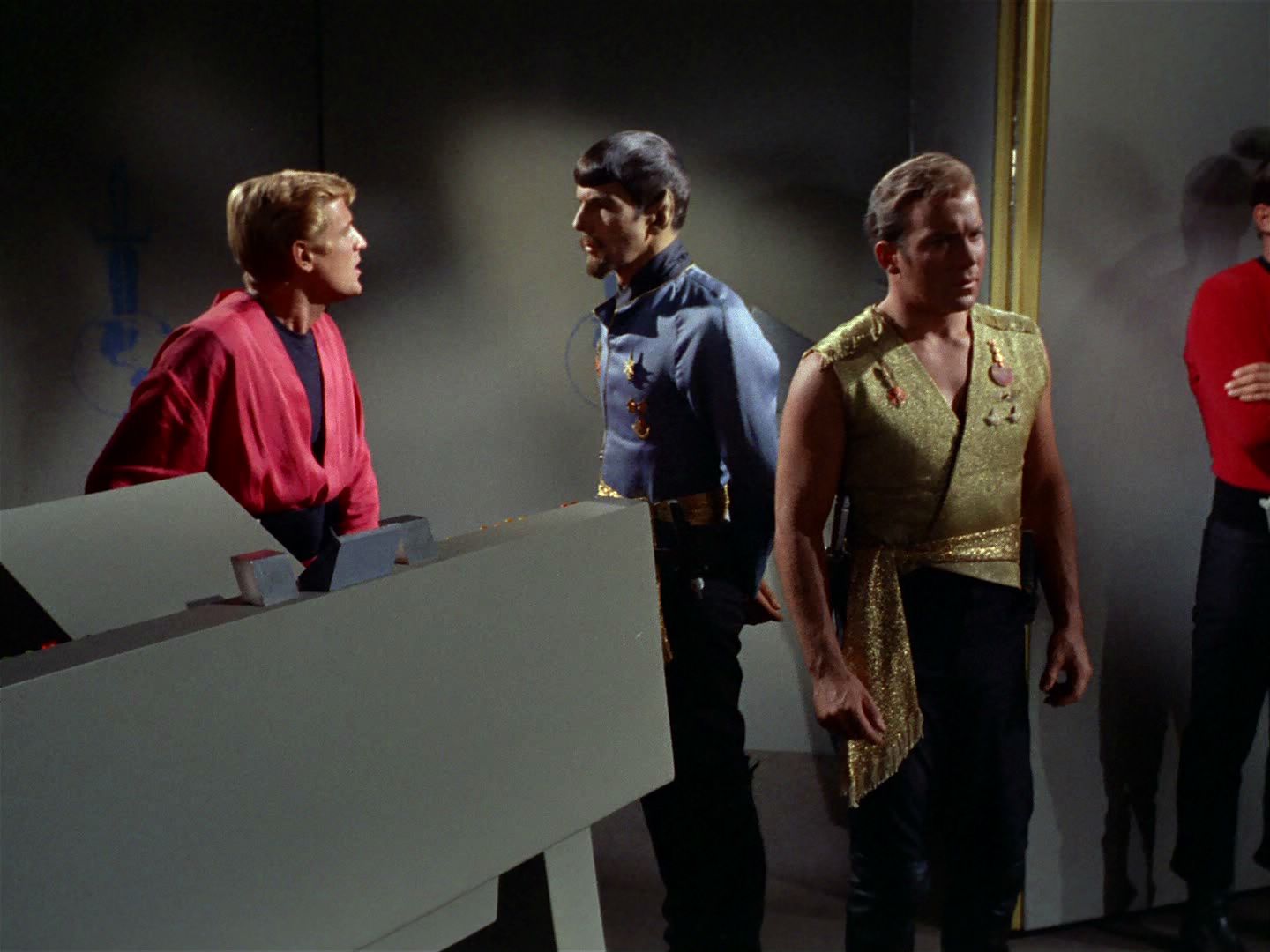 ariane179254_StarTrek_2x04_MirrorMirror_0154.jpg