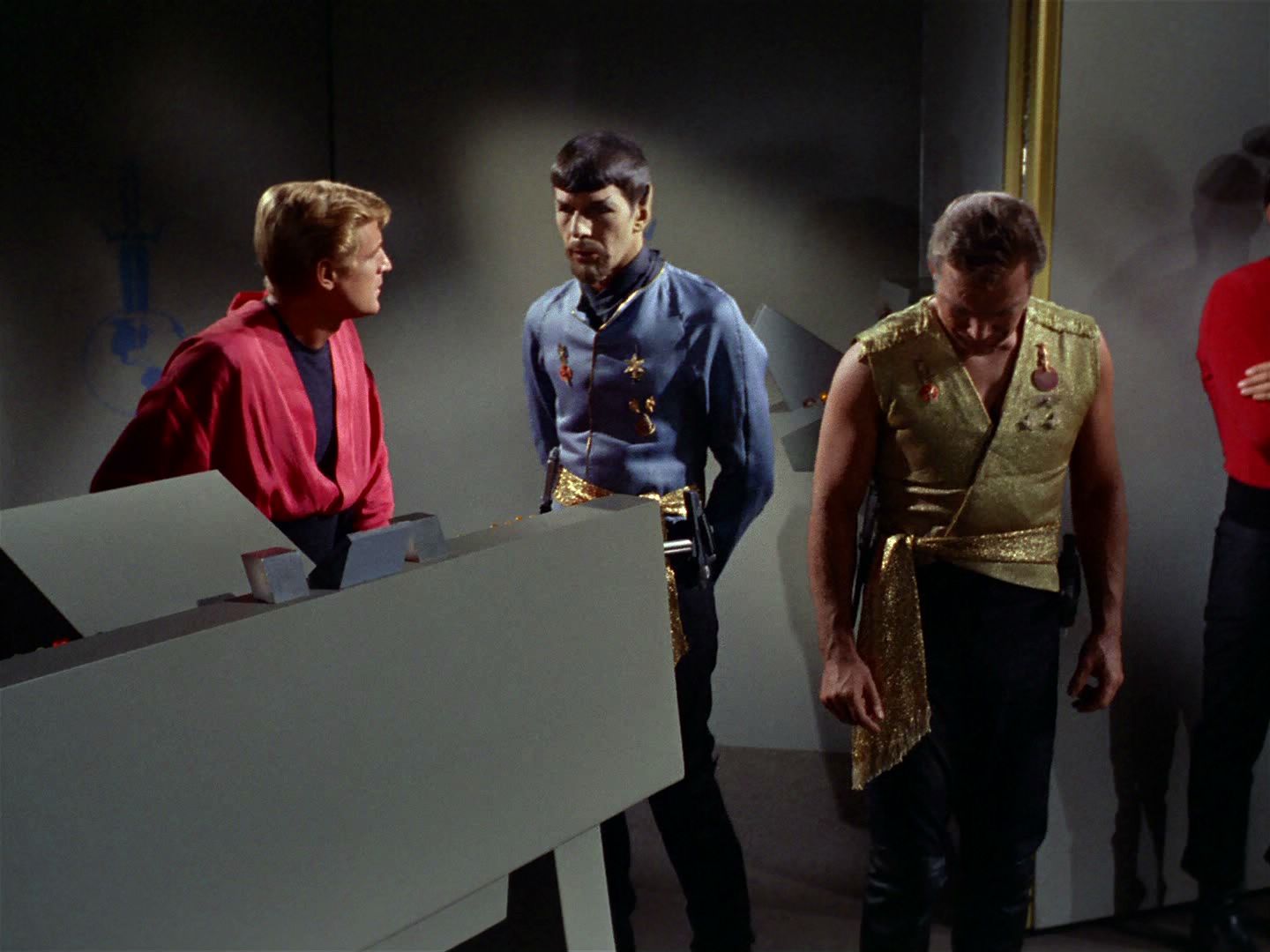ariane179254_StarTrek_2x04_MirrorMirror_0156.jpg