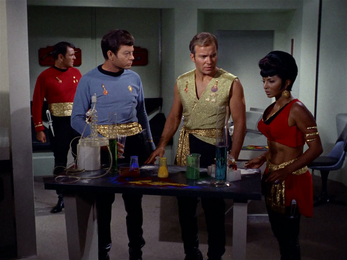 ariane179254_StarTrek_2x04_MirrorMirror_0187.jpg