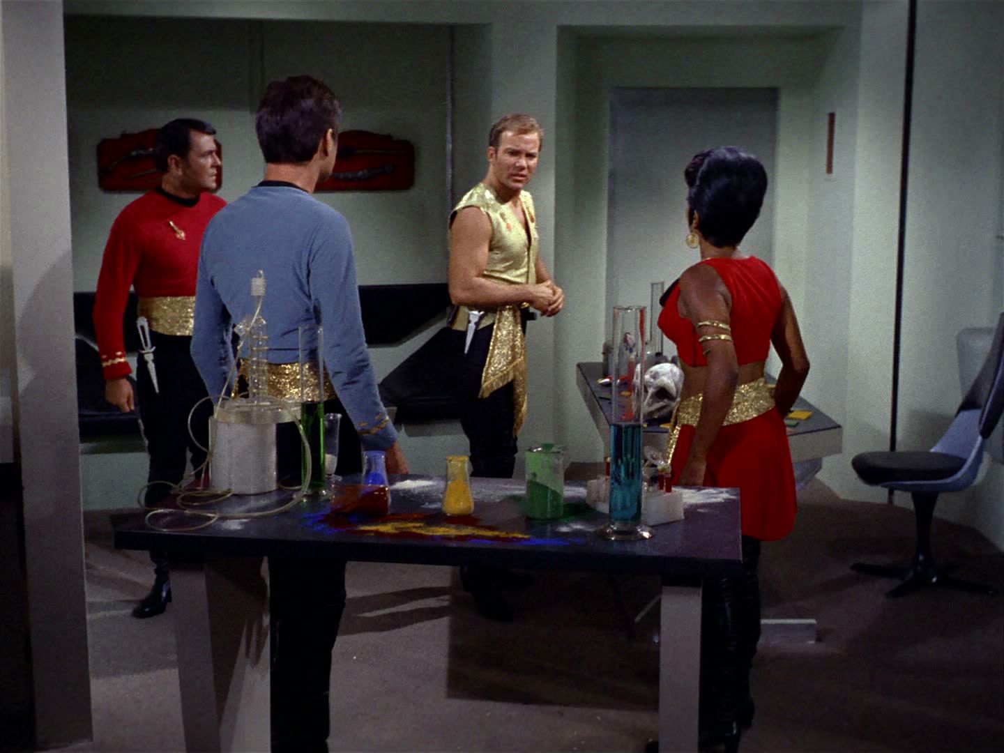 ariane179254_StarTrek_2x04_MirrorMirror_0192.jpg