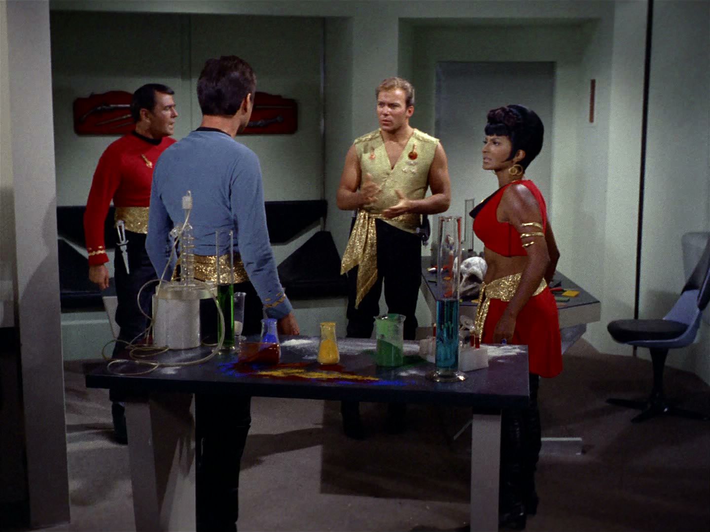 ariane179254_StarTrek_2x04_MirrorMirror_0194.jpg
