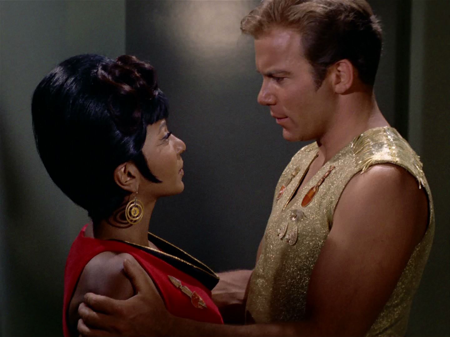 ariane179254_StarTrek_2x04_MirrorMirror_0247.jpg