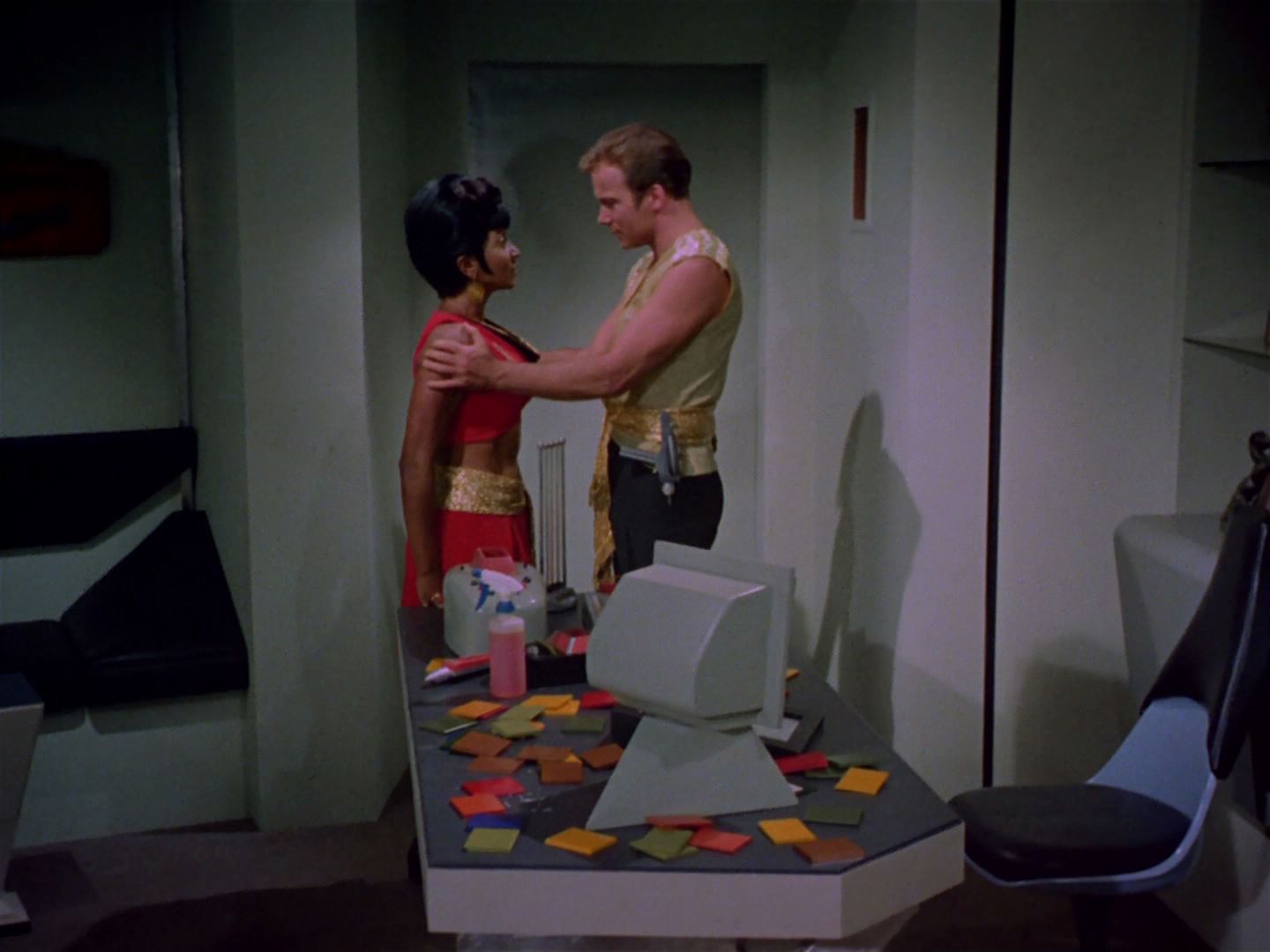 ariane179254_StarTrek_2x04_MirrorMirror_0249.jpg