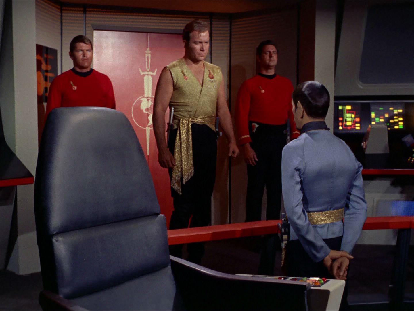 ariane179254_StarTrek_2x04_MirrorMirror_0392.jpg