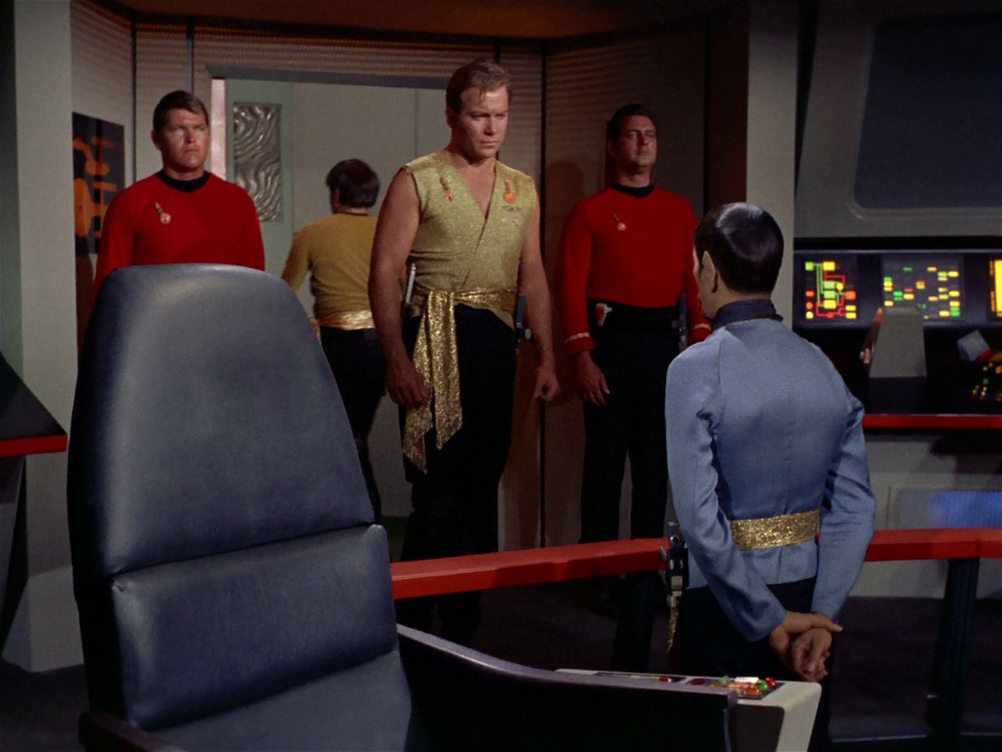 ariane179254_StarTrek_2x04_MirrorMirror_0393.jpg