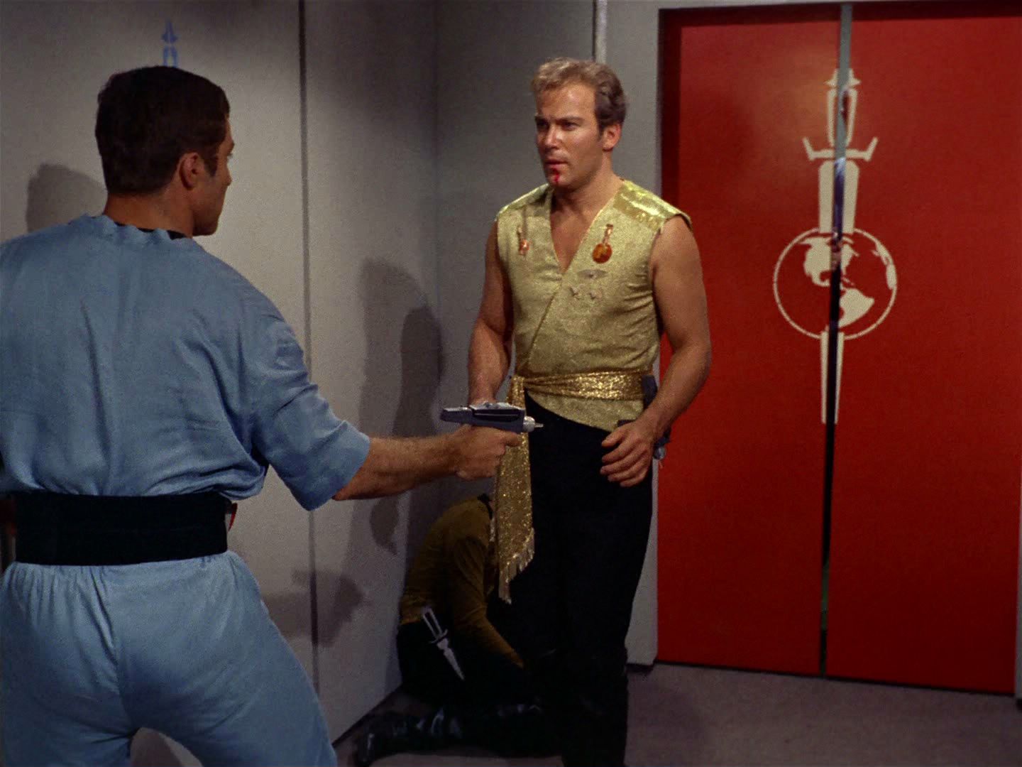 ariane179254_StarTrek_2x04_MirrorMirror_0432.jpg