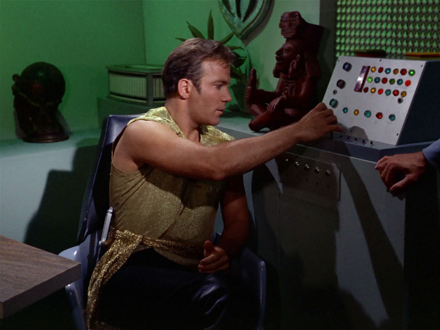 ariane179254_StarTrek_2x04_MirrorMirror_0488.jpg