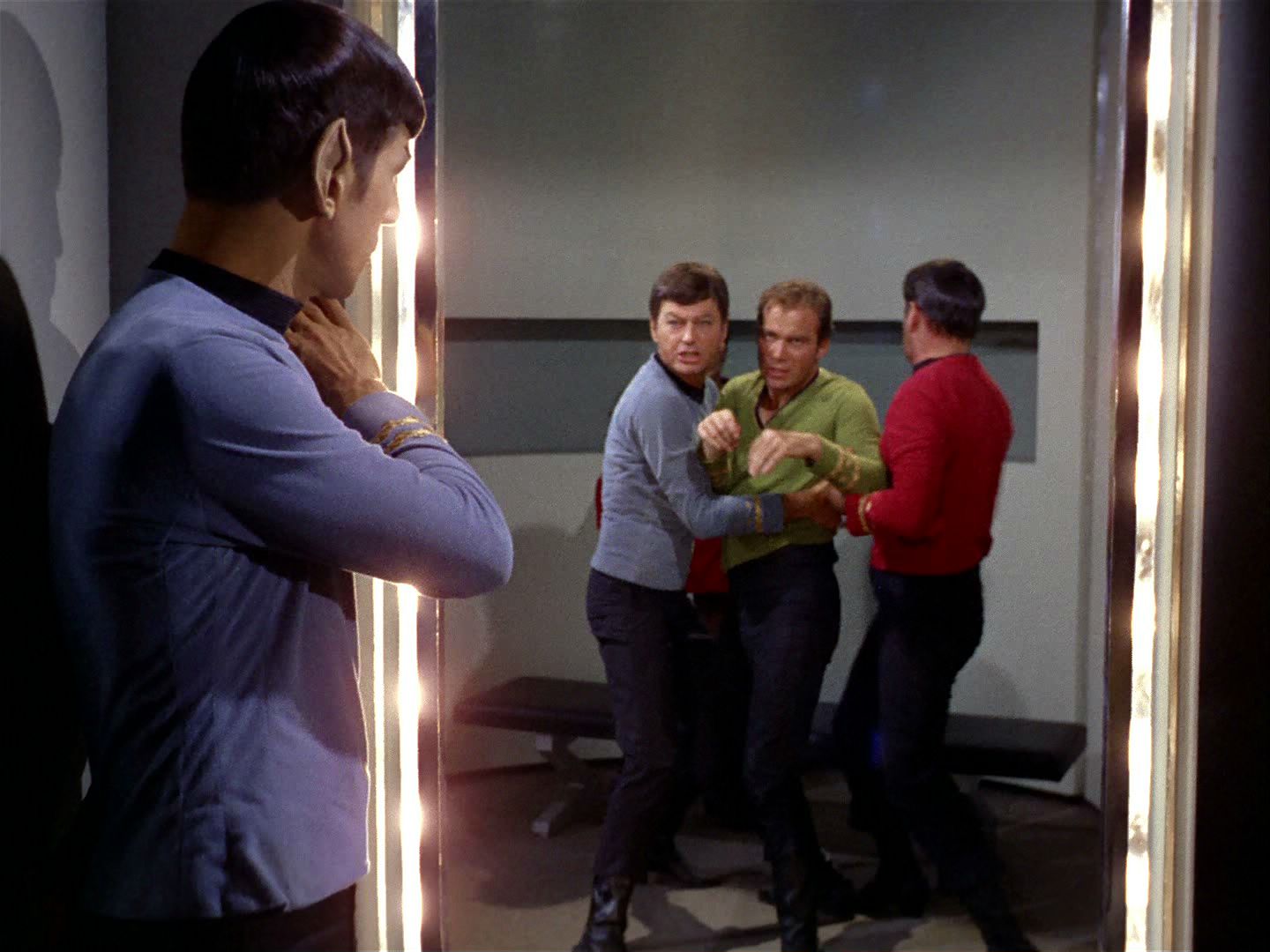 ariane179254_StarTrek_2x04_MirrorMirror_0538.jpg