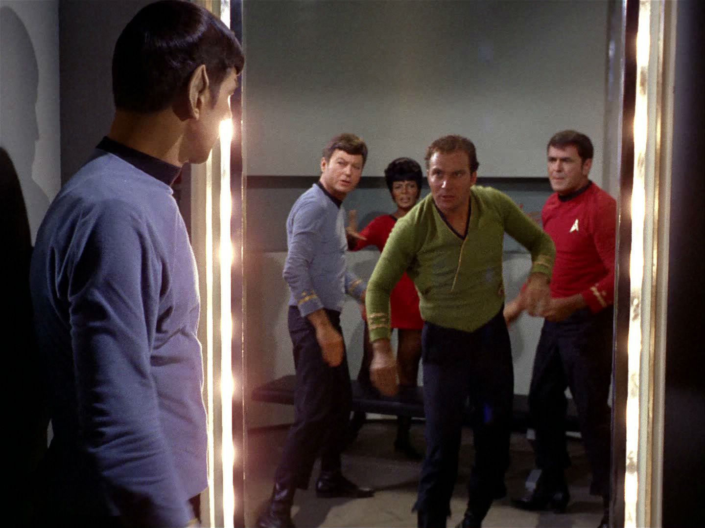 ariane179254_StarTrek_2x04_MirrorMirror_0539.jpg