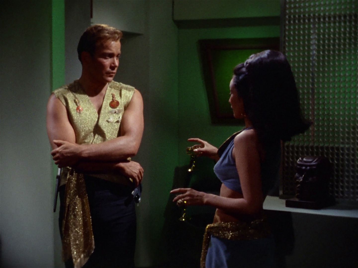ariane179254_StarTrek_2x04_MirrorMirror_0674.jpg