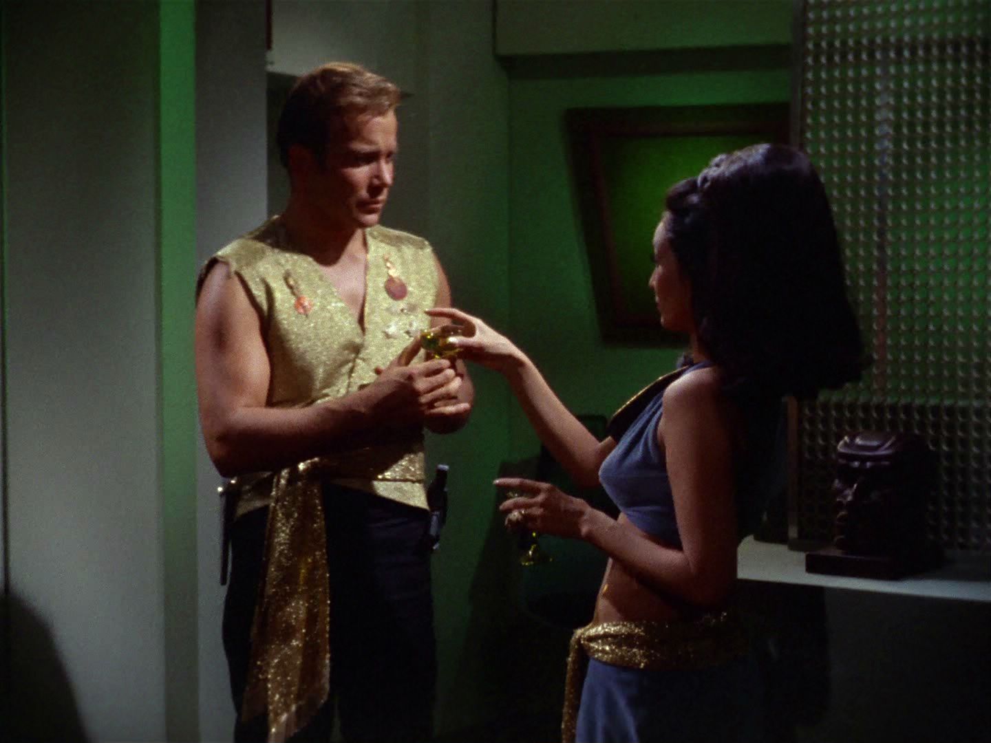 ariane179254_StarTrek_2x04_MirrorMirror_0675.jpg