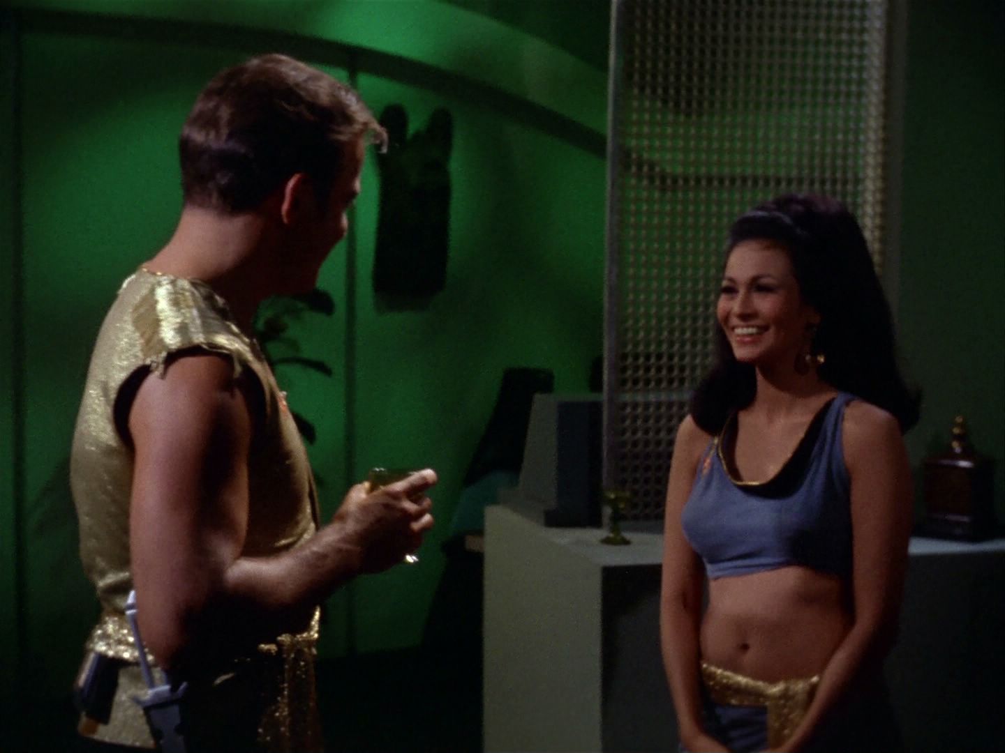 ariane179254_StarTrek_2x04_MirrorMirror_0703.jpg