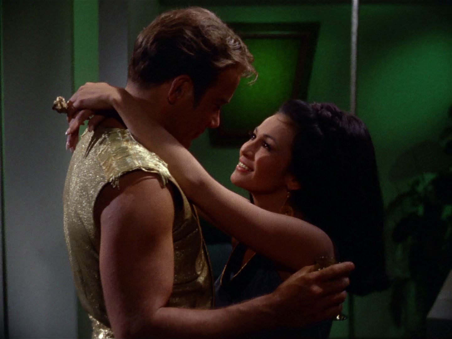 ariane179254_StarTrek_2x04_MirrorMirror_0704.jpg
