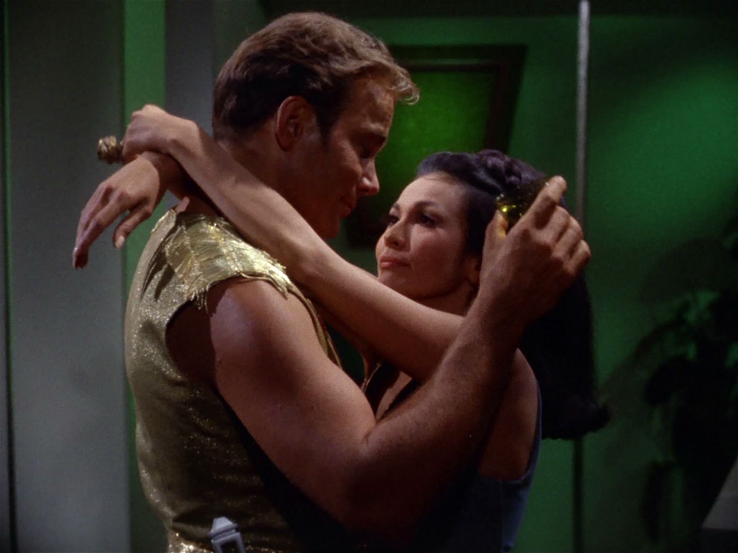 ariane179254_StarTrek_2x04_MirrorMirror_0717.jpg