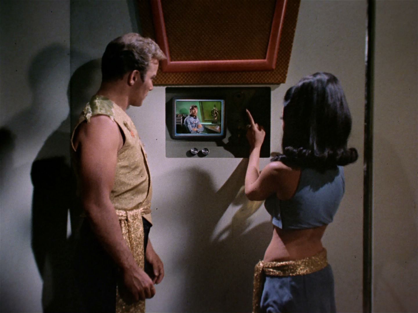 ariane179254_StarTrek_2x04_MirrorMirror_0817.jpg