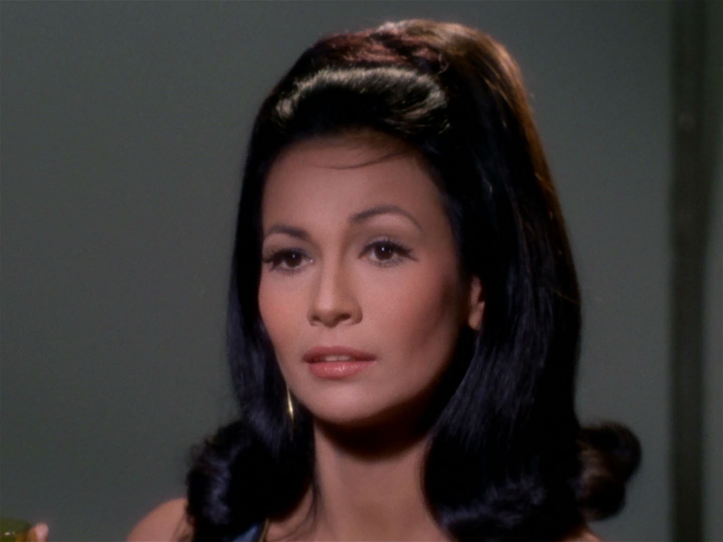 ariane179254_StarTrek_2x04_MirrorMirror_0819.jpg
