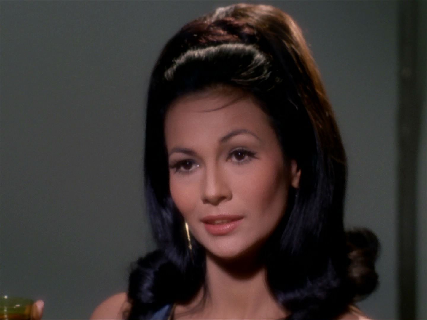 ariane179254_StarTrek_2x04_MirrorMirror_0824.jpg