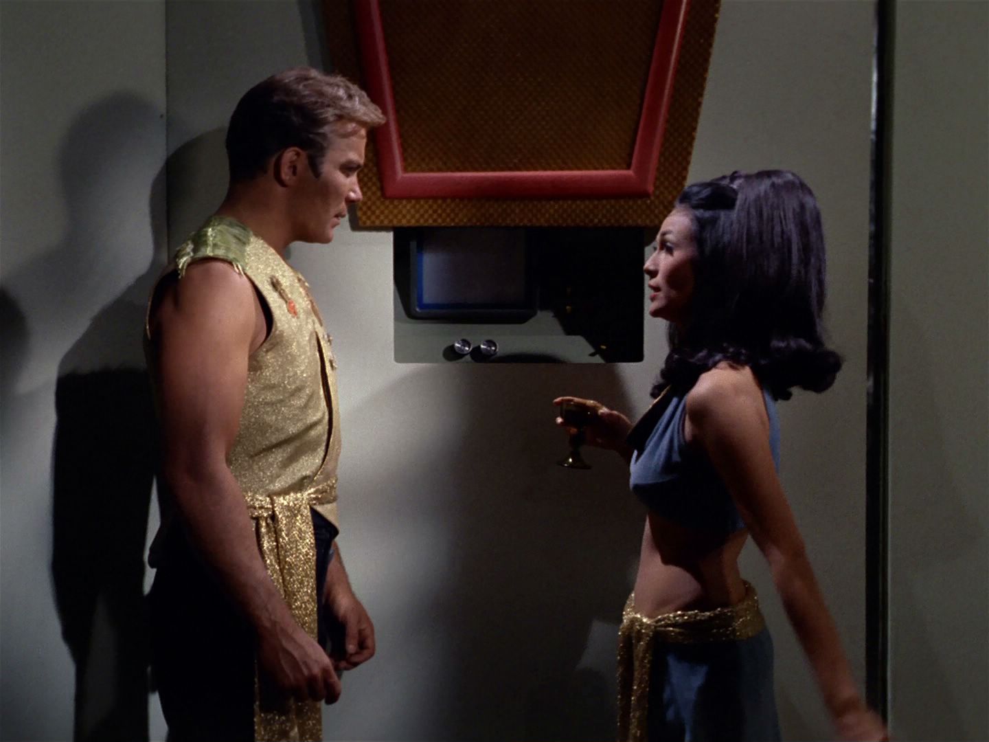ariane179254_StarTrek_2x04_MirrorMirror_0827.jpg