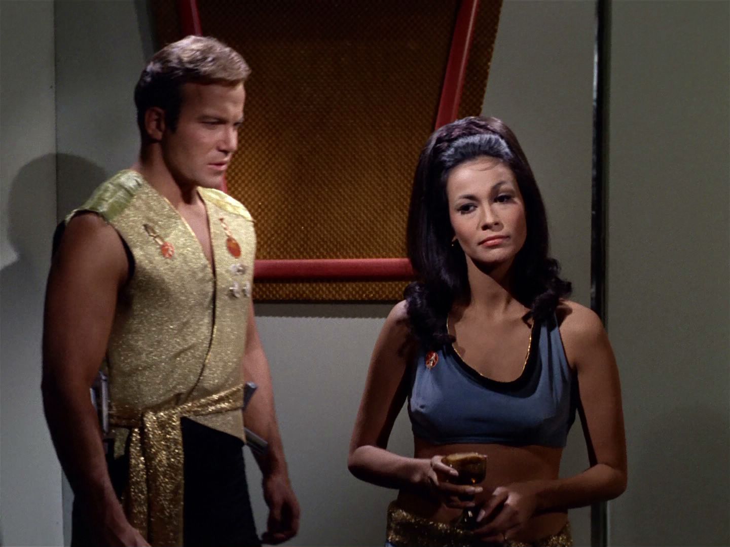 ariane179254_StarTrek_2x04_MirrorMirror_0835.jpg
