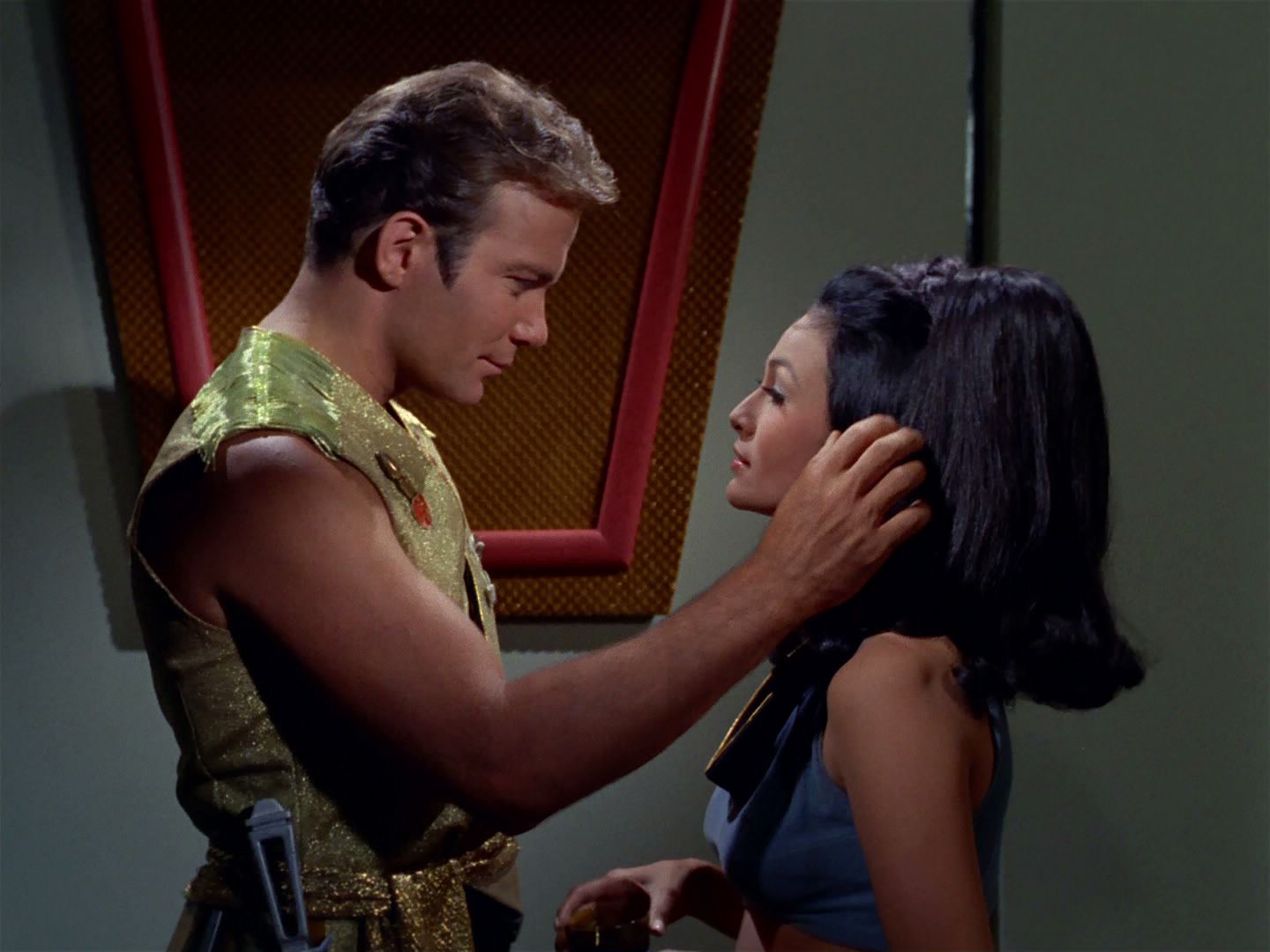 ariane179254_StarTrek_2x04_MirrorMirror_0850.jpg