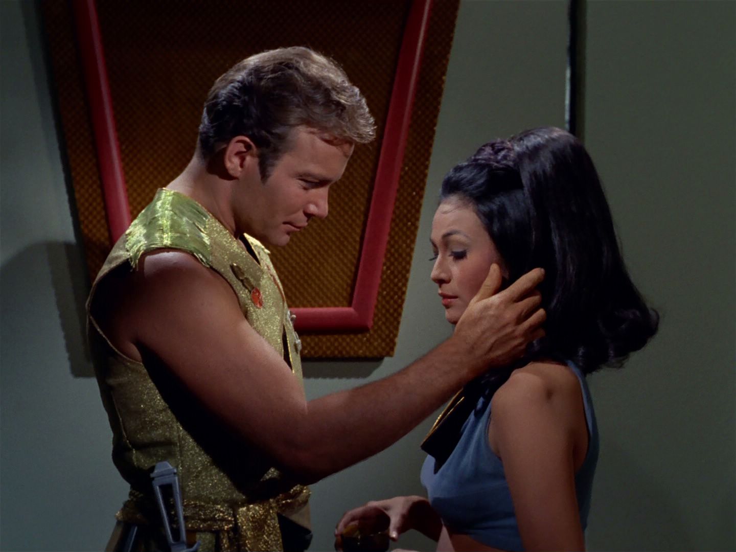ariane179254_StarTrek_2x04_MirrorMirror_0852.jpg