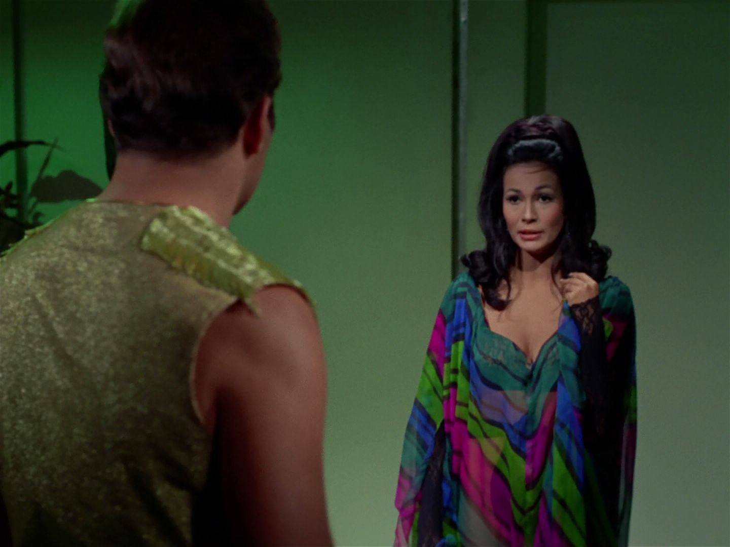 ariane179254_StarTrek_2x04_MirrorMirror_0930.jpg