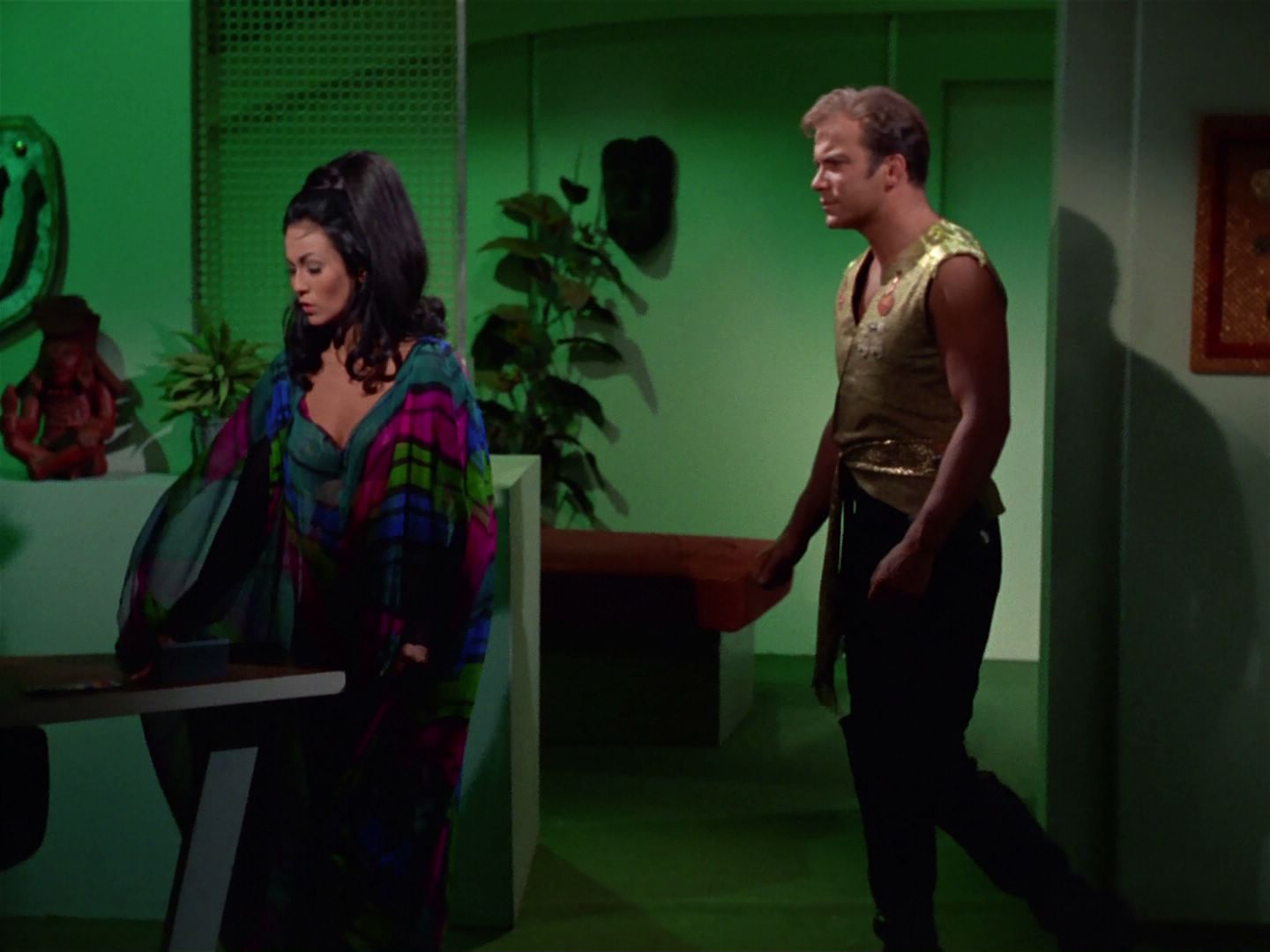 ariane179254_StarTrek_2x04_MirrorMirror_0977.jpg
