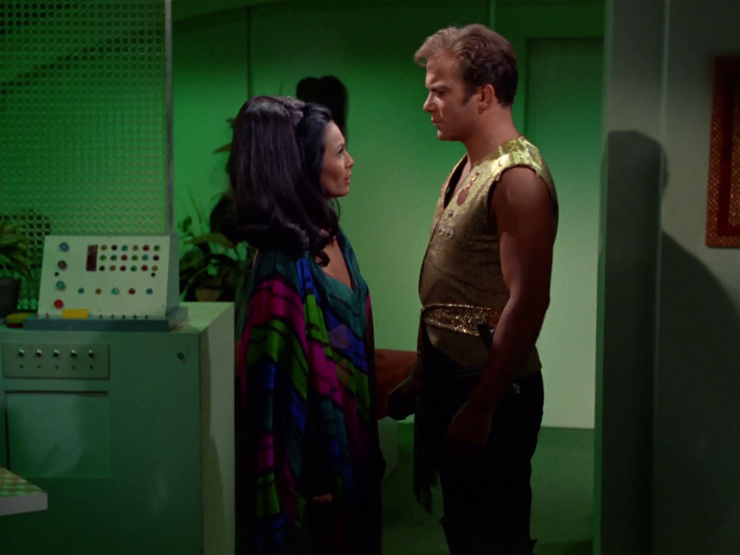 ariane179254_StarTrek_2x04_MirrorMirror_0985.jpg