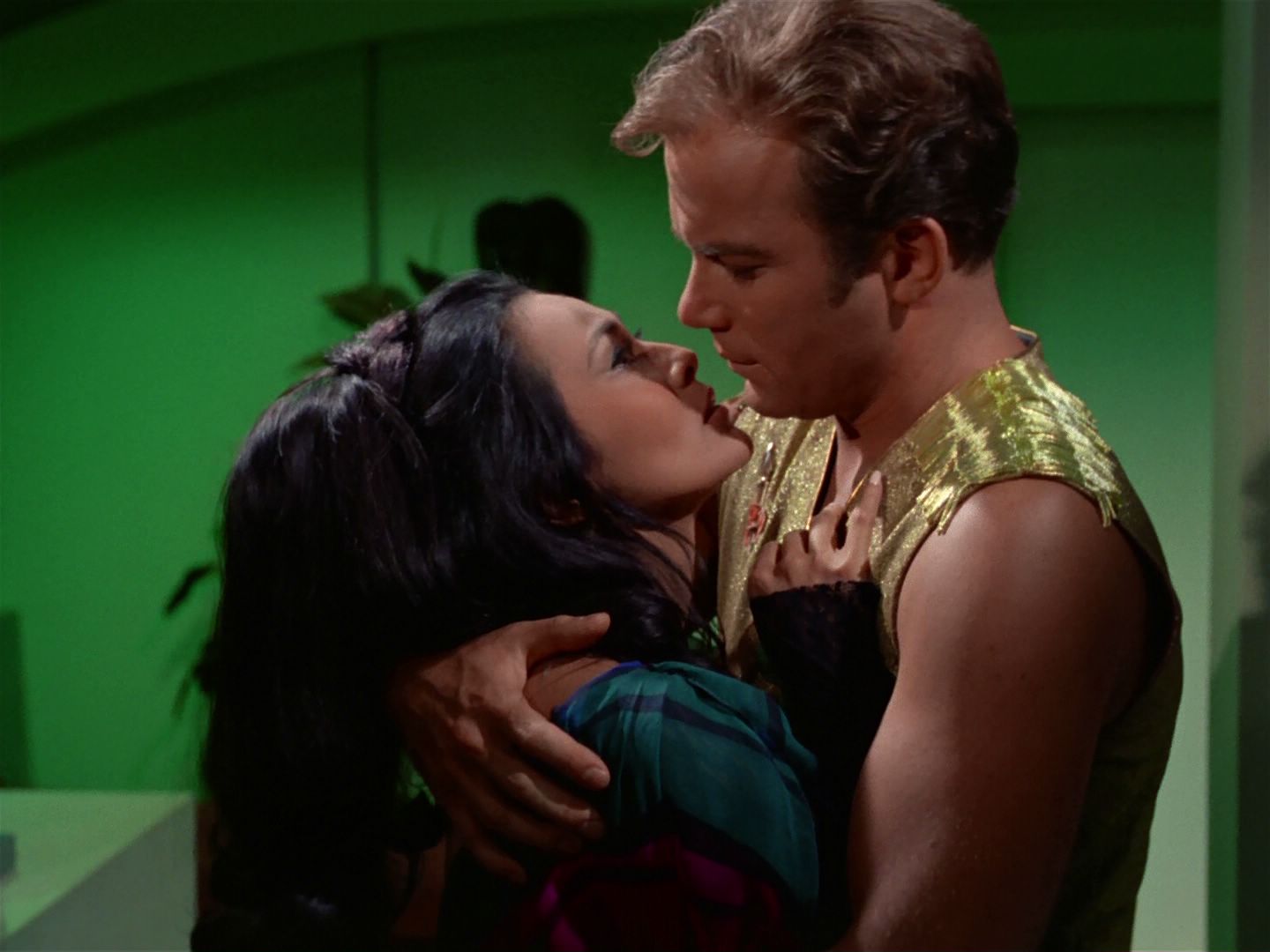 ariane179254_StarTrek_2x04_MirrorMirror_1023.jpg