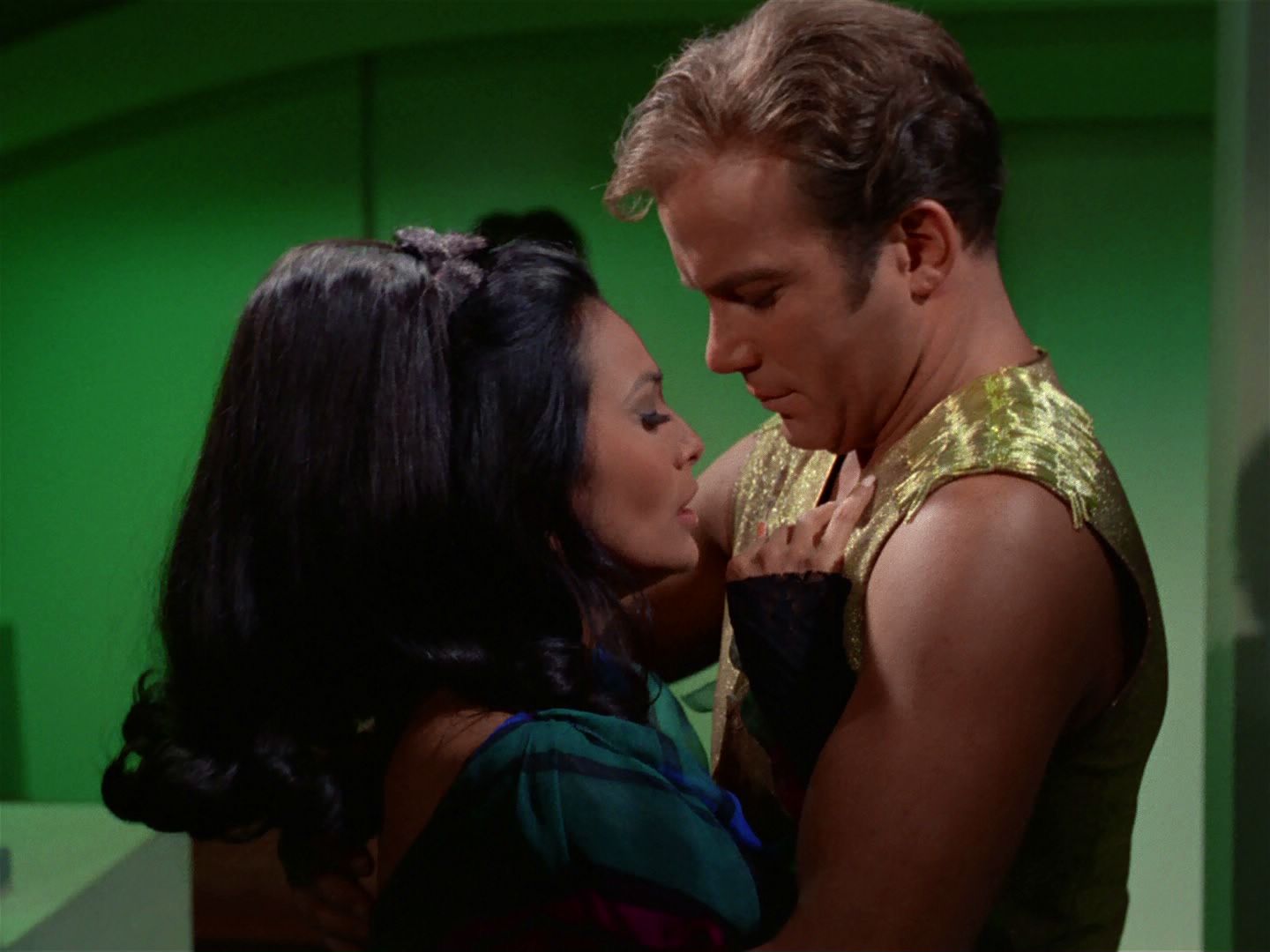 ariane179254_StarTrek_2x04_MirrorMirror_1024.jpg