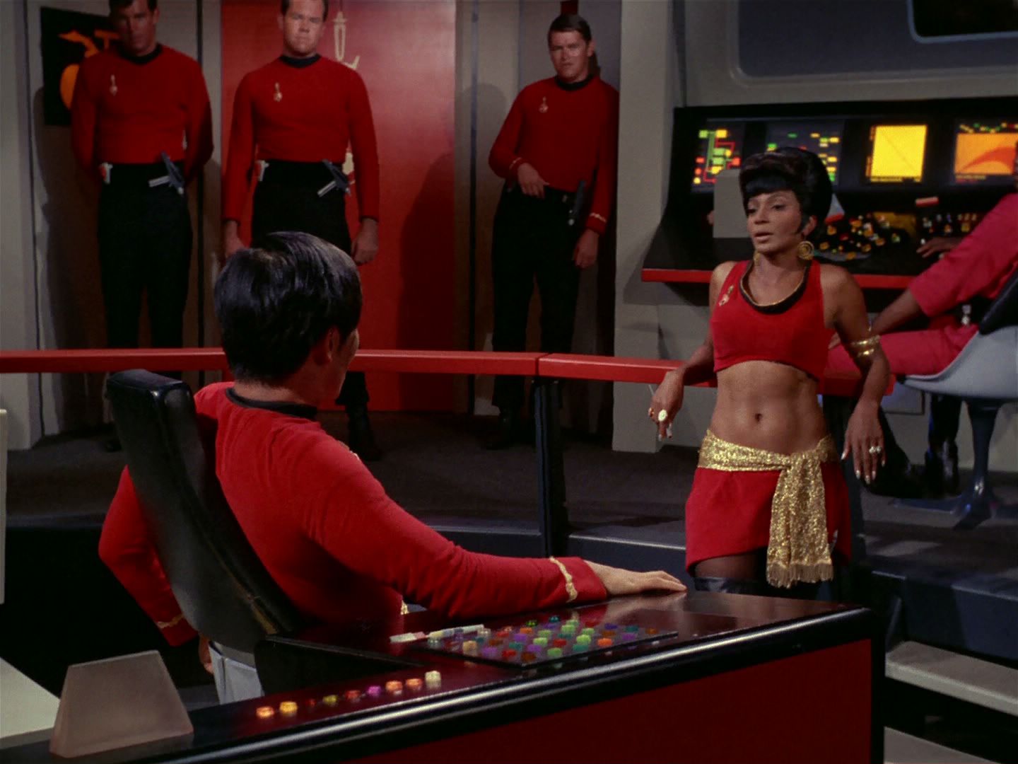 ariane179254_StarTrek_2x04_MirrorMirror_1103.jpg