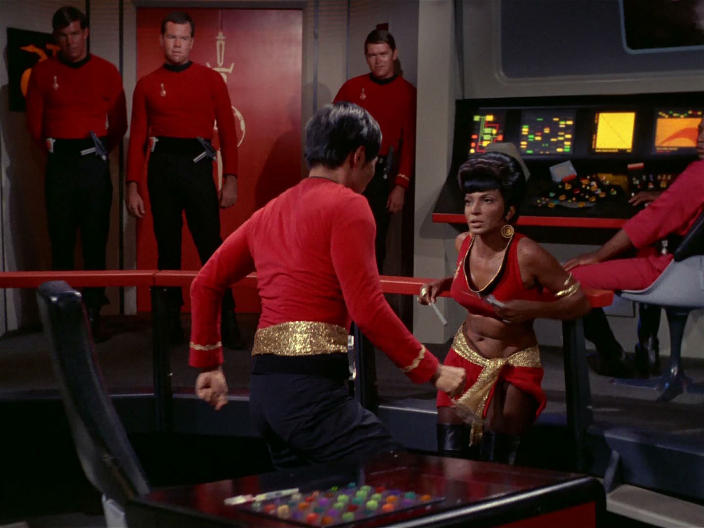 ariane179254_StarTrek_2x04_MirrorMirror_1111.jpg