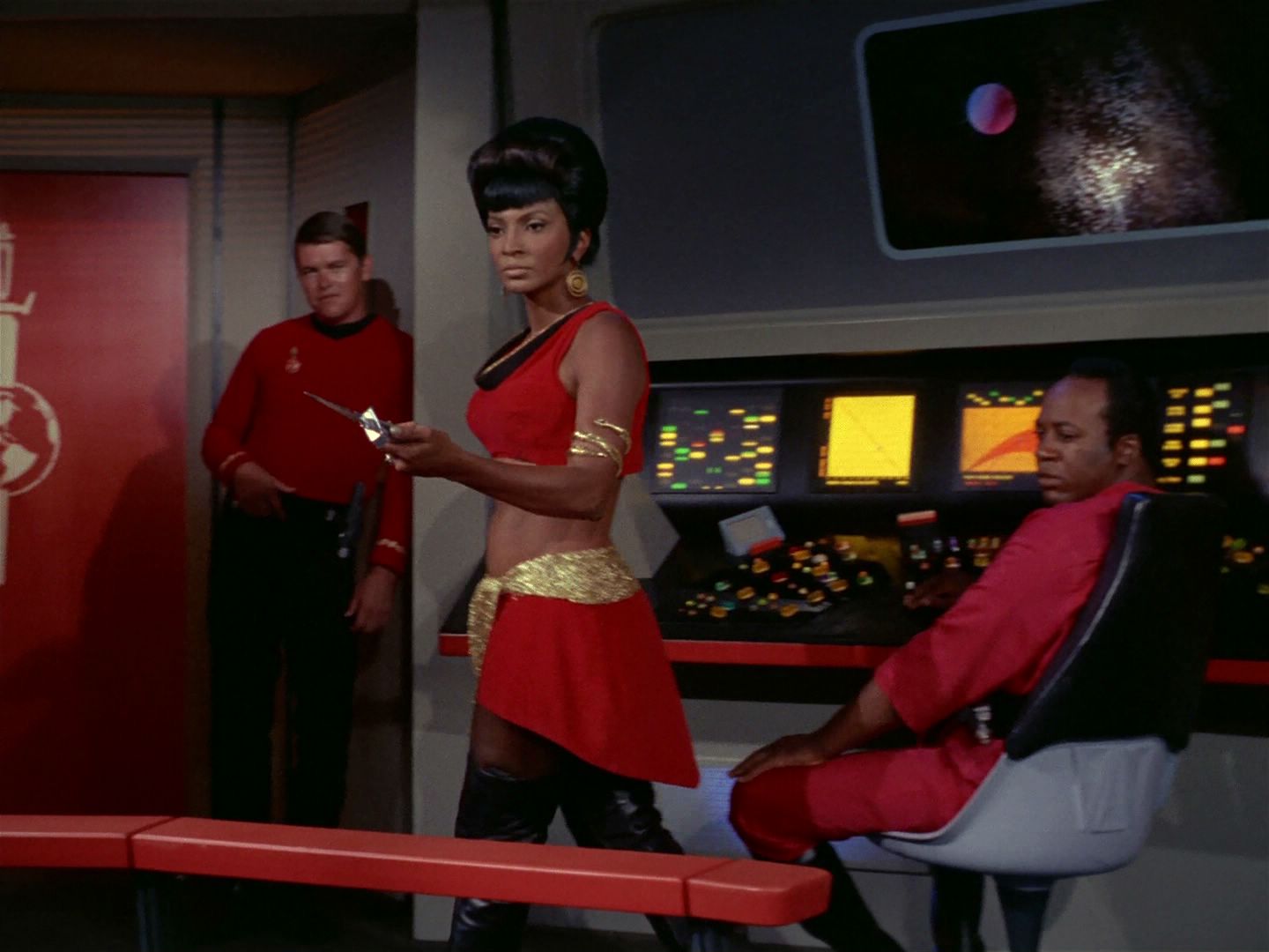 ariane179254_StarTrek_2x04_MirrorMirror_1121.jpg