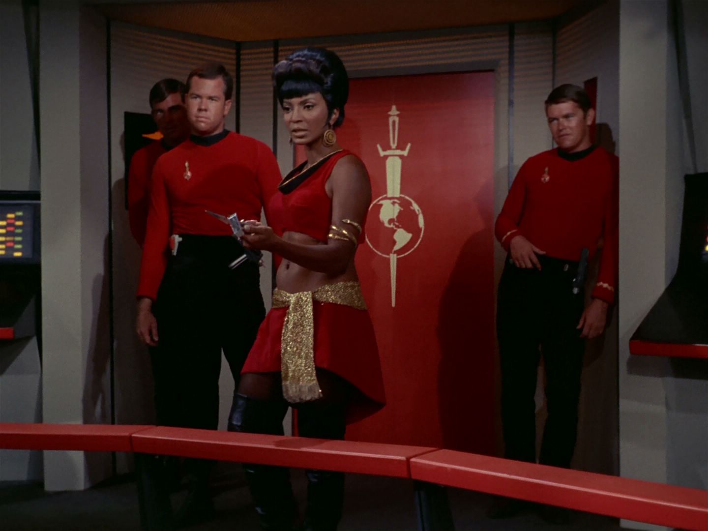 ariane179254_StarTrek_2x04_MirrorMirror_1124.jpg