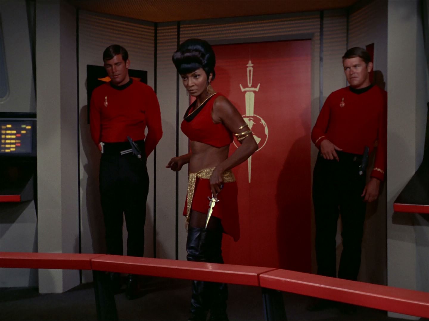 ariane179254_StarTrek_2x04_MirrorMirror_1128.jpg