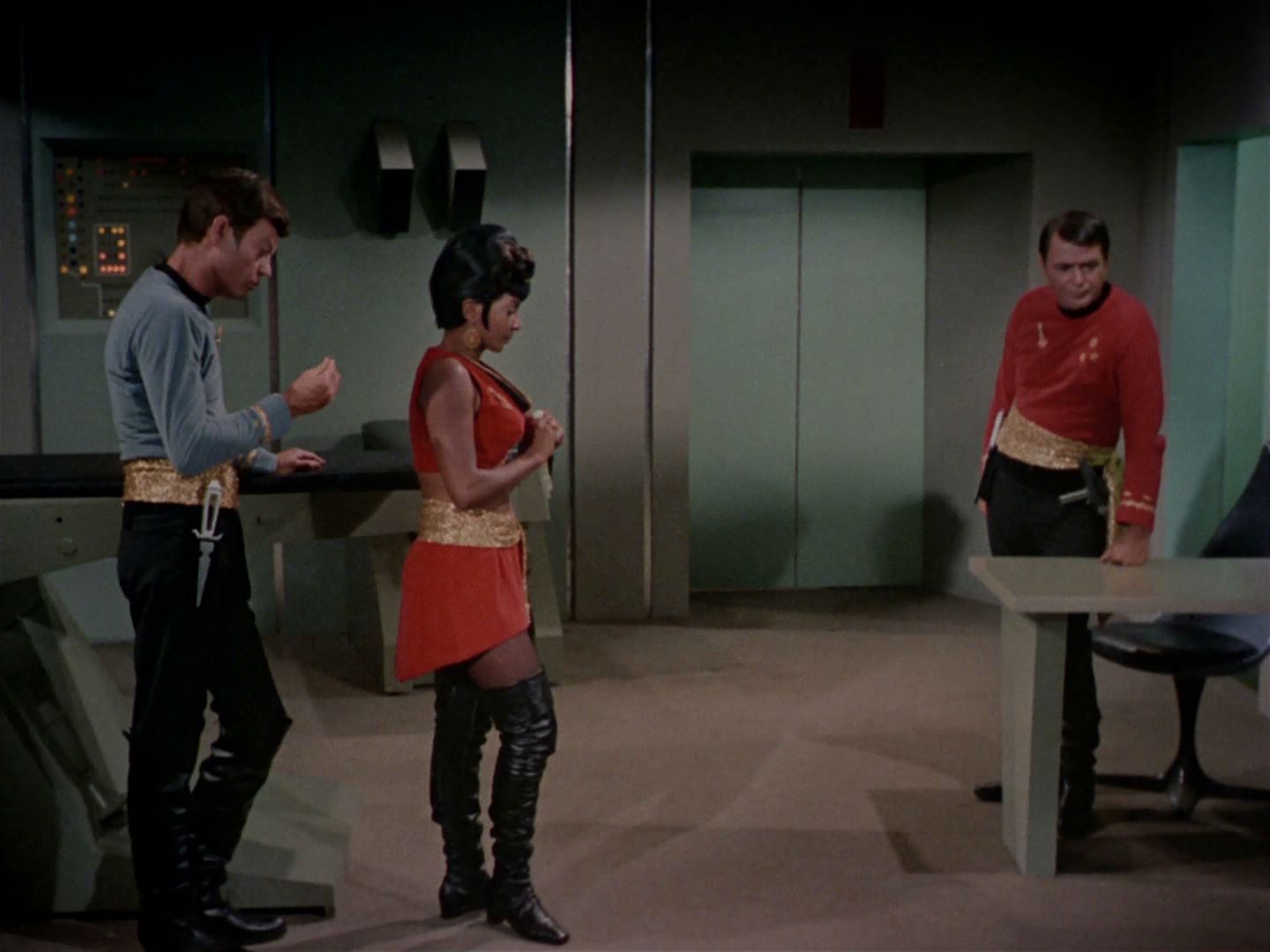 ariane179254_StarTrek_2x04_MirrorMirror_1153.jpg