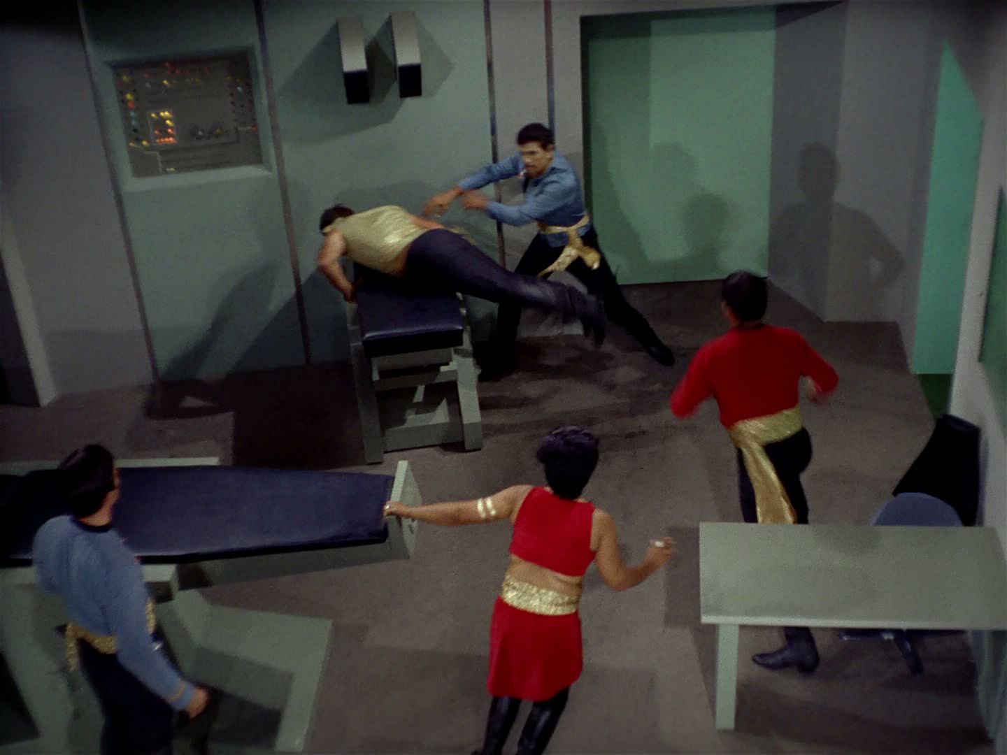 ariane179254_StarTrek_2x04_MirrorMirror_1163.jpg