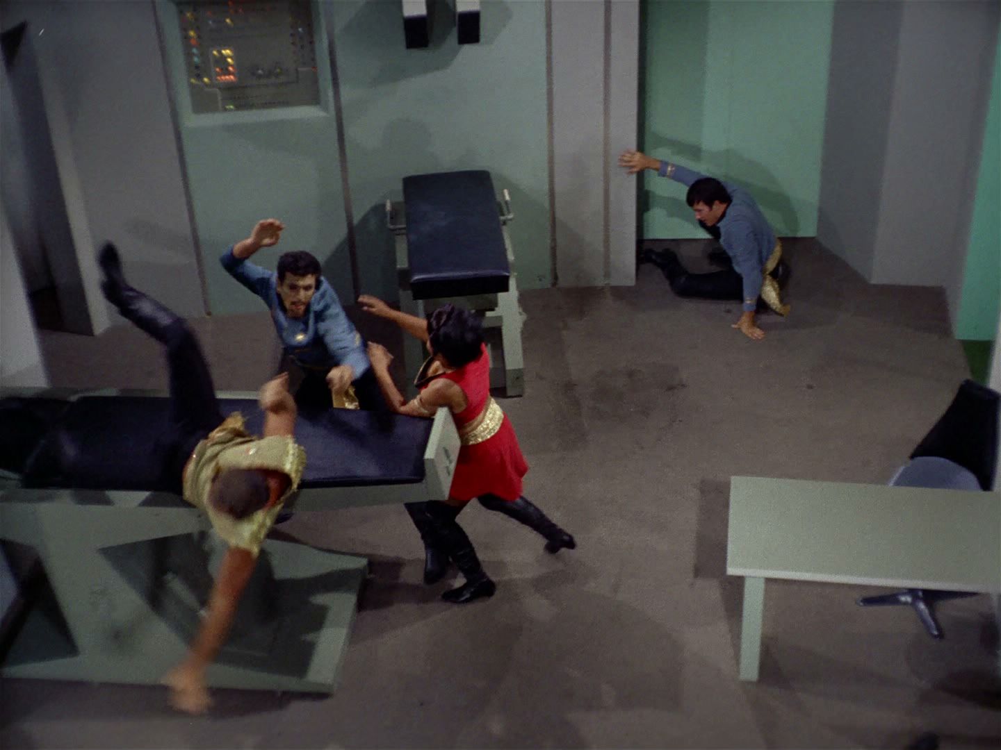 ariane179254_StarTrek_2x04_MirrorMirror_1166.jpg